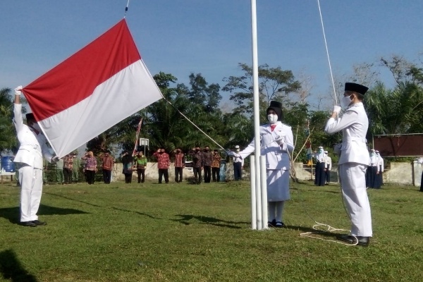 pengebaran benderah
