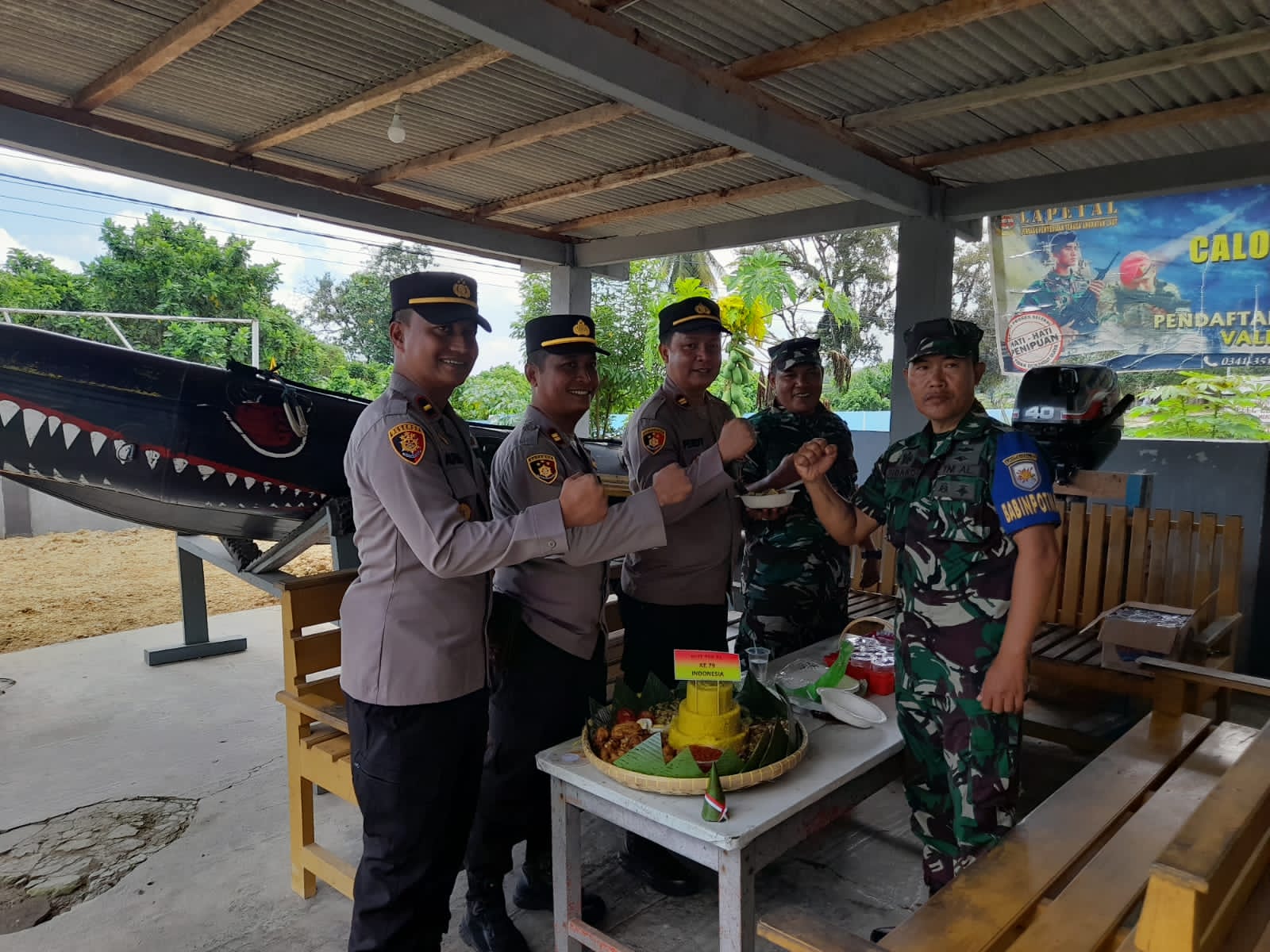 Pemberian topeng 