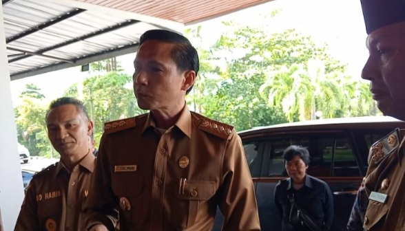 Hari pertama Bupati kaur 