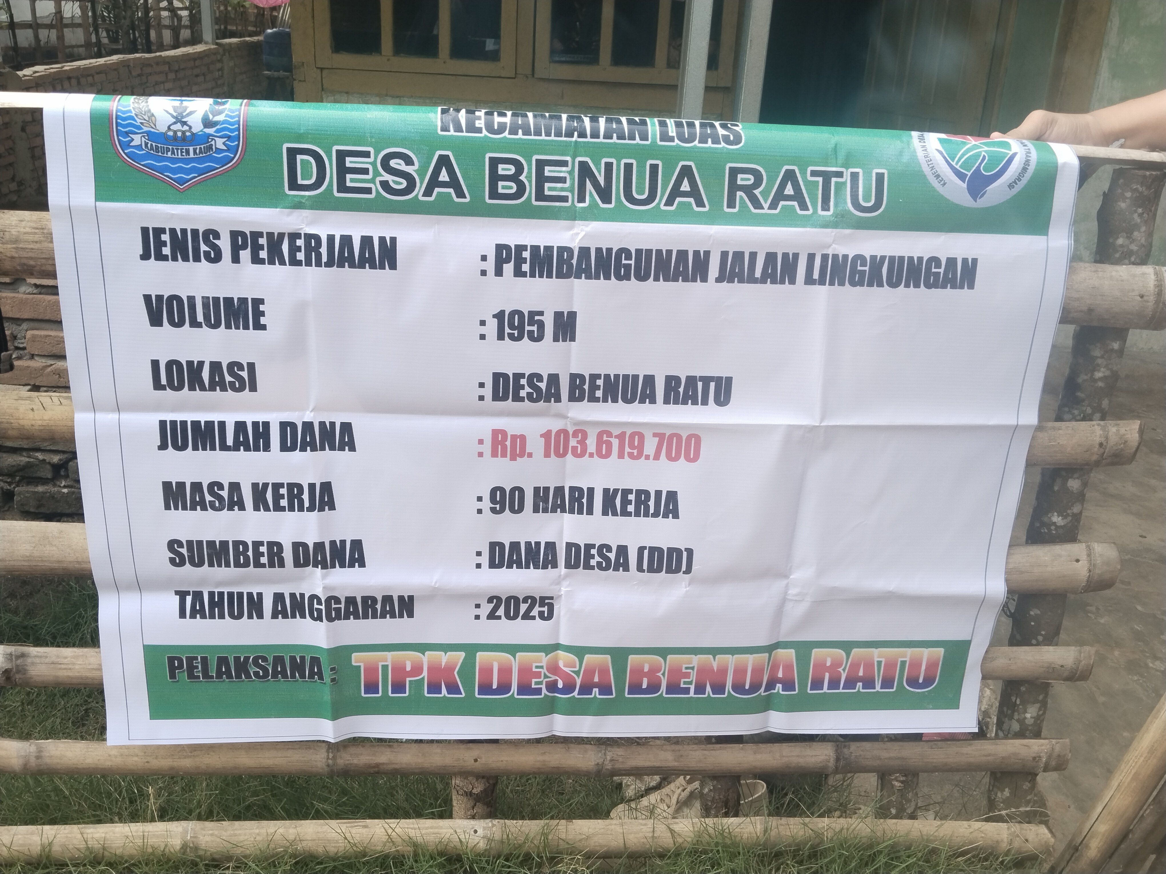 Jalan lingkungan desa